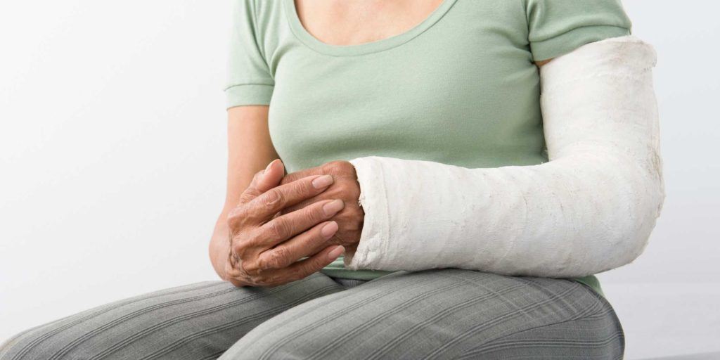 woman injured broken arm